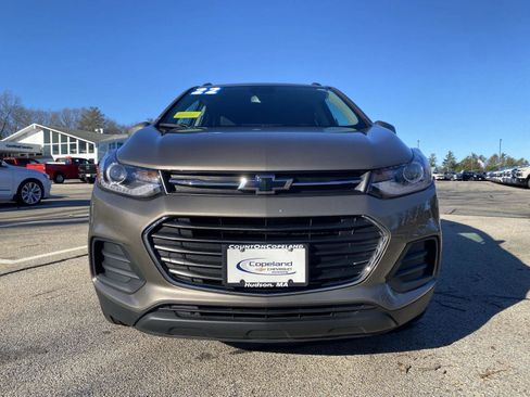 Used 2022 Chevrolet Trax LT w/ Driver Confidence Package image 2
