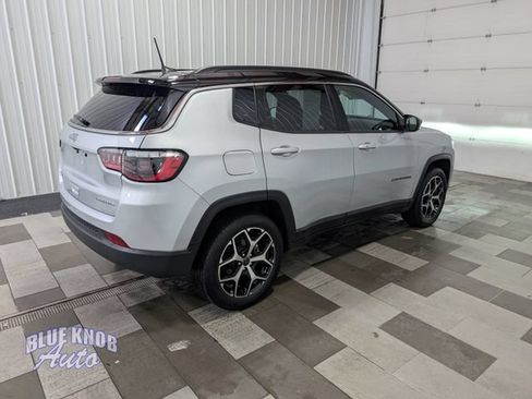 Used 2025 Jeep Compass Limited AWD/4WD image 4
