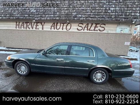 Used 2001 Lincoln Town Car Signature image 1