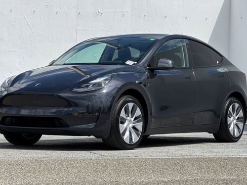 Used 2024 Tesla Model Y Long Range AWD/4WD image 7