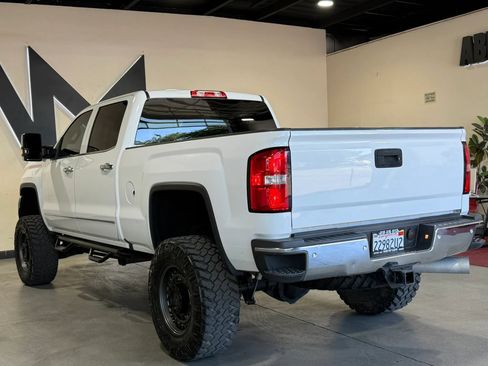 Used 2016 GMC Sierra 2500 SLT w/ Duramax Plus Package AWD/4WD image 6