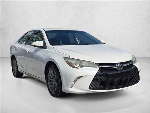 Used 2015 Toyota Camry SE FWD image 3