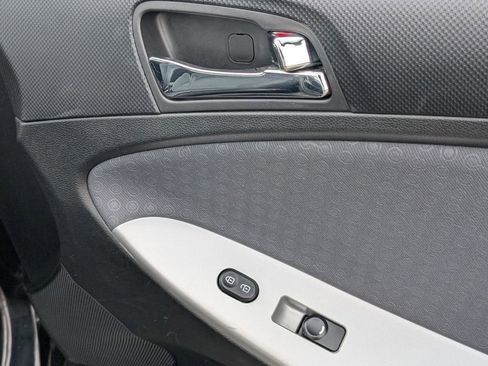 Used 2013 Hyundai Accent SE image 43