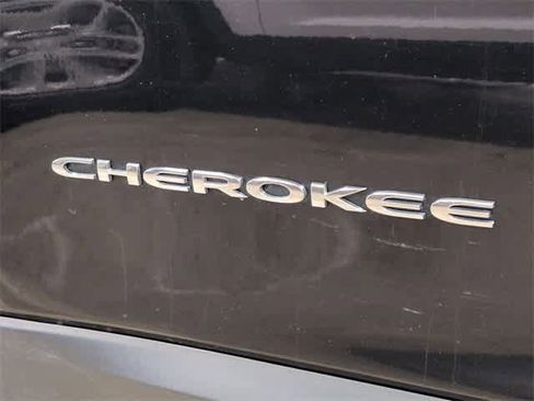 Used 2018 Jeep Cherokee Sport w/ Cold Weather Group image 13