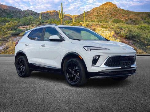 Used 2024 Buick Encore GX Sport Touring image 2