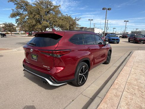 Used 2022 Toyota Highlander XSE image 4