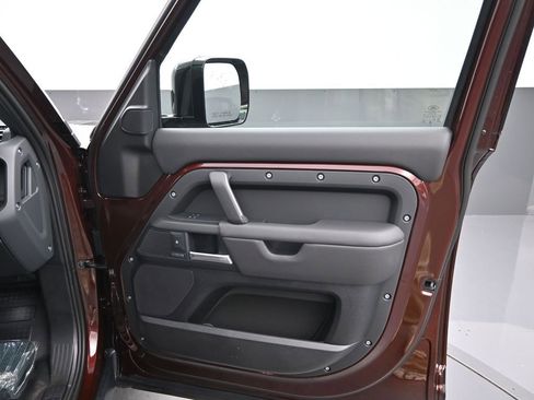 New 2026 Land Rover Defender 130 X-Dynamic SE AWD/4WD image 4