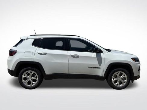 Used 2024 Jeep Compass Latitude AWD/4WD image 11