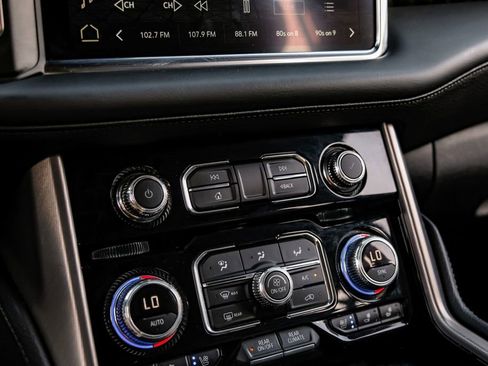 Used 2024 GMC Yukon XL Denali AWD/4WD image 29