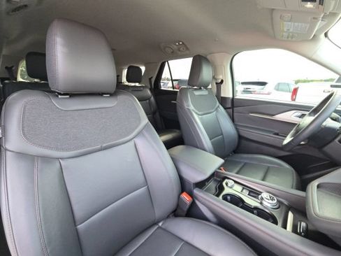 Used 2025 Ford Explorer Active w/ Active Comfort Package RWD image 22