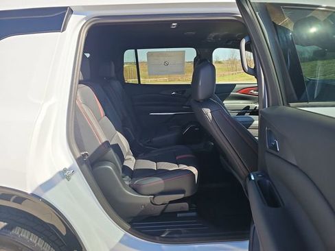 New 2026 Chevrolet Traverse RS FWD image 27