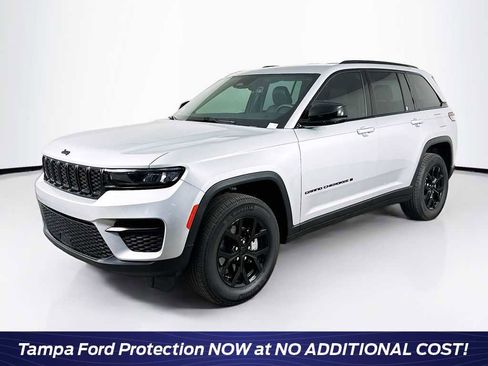 Used 2025 Jeep Grand Cherokee Altitude AWD/4WD image 1