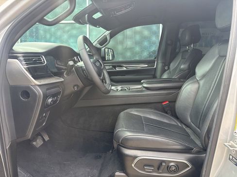 Used 2022 Jeep Wagoneer Series II RWD image 8