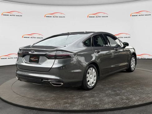 Used 2018 Ford Fusion SE w/ Fusion SE Technology Package FWD image 10