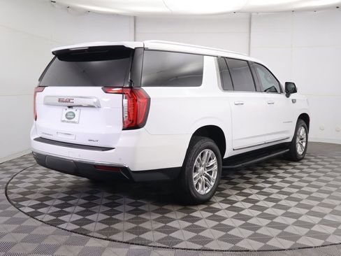 Used 2023 GMC Yukon XL SLT w/ SLT Luxury Package image 5