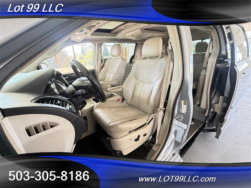 Used 2013 Chrysler Town & Country Limited w/ Luxury Group FWD image 7