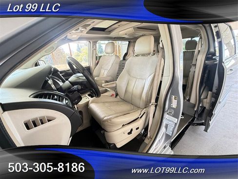 Used 2013 Chrysler Town & Country Limited w/ Luxury Group FWD image 7