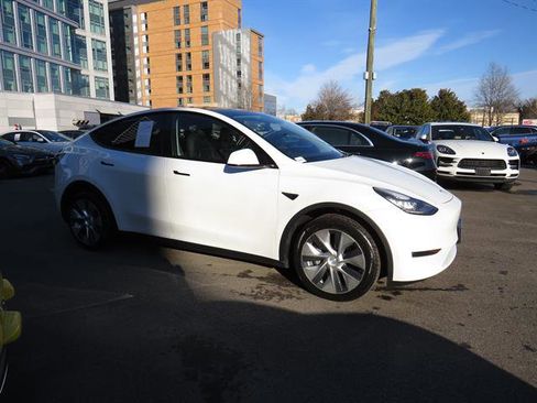 Used 2020 Tesla Model Y Long Range image 5