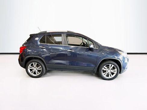 Used 2019 Chevrolet Trax LT w/ Sun & Sound Package AWD/4WD image 5