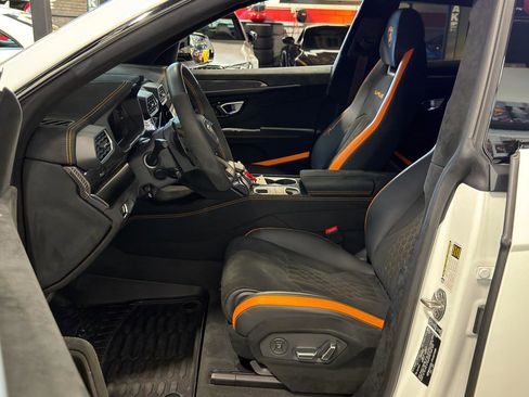 Used 2023 Lamborghini Urus Performante AWD/4WD image 14
