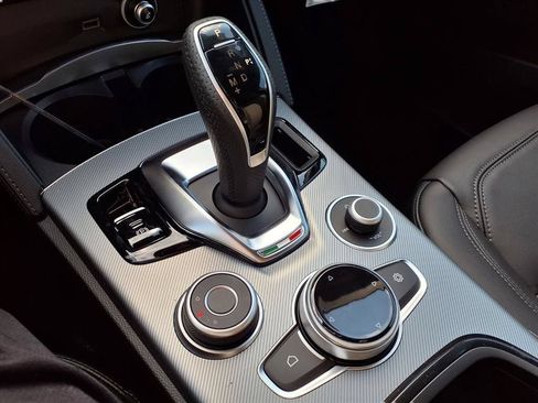 New 2025 Alfa Romeo Stelvio Sprint w/ Convenience Package AWD/4WD image 15