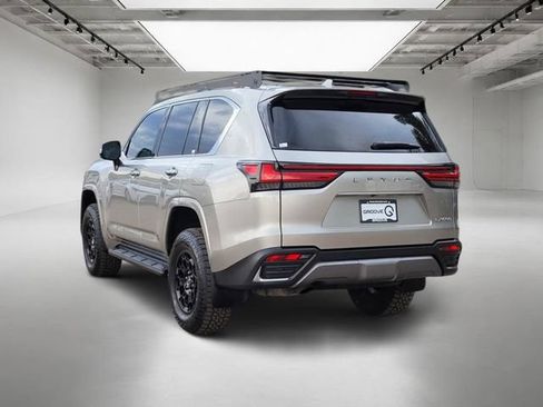 Used 2024 Lexus LX 600 4WD w/ Luxury Package image 3