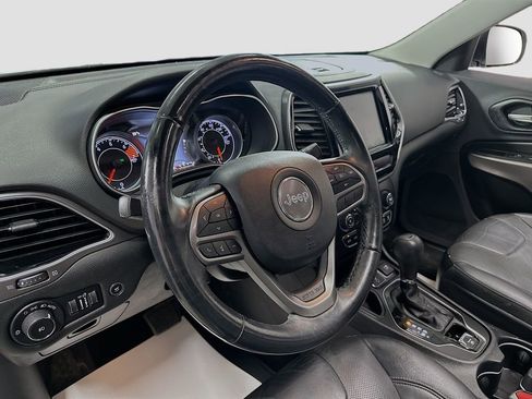 Used 2019 Jeep Cherokee Limited FWD image 10
