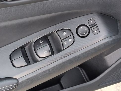 Used 2025 Nissan Altima 2.5 SV FWD image 13