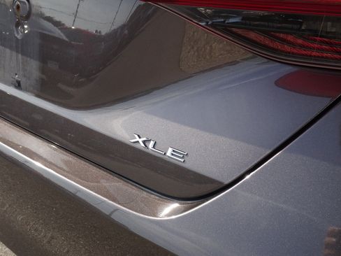 Used 2019 Toyota Avalon XLE w/ Moonroof Package FWD image 12
