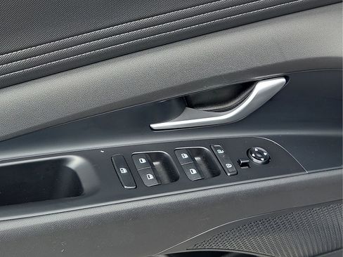 Used 2024 Hyundai Elantra Limited FWD image 13