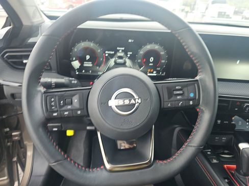 Used 2025 Nissan Kicks SR AWD/4WD image 6