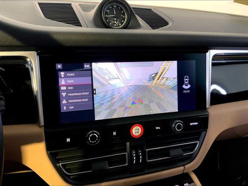 Certified 2023 Porsche Macan AWD/4WD image 31