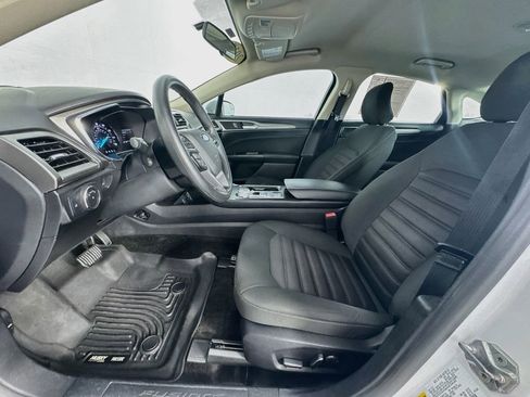 Used 2017 Ford Fusion SE w/ Fusion SE Technology Package FWD image 12