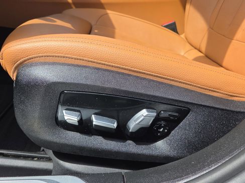 Used 2020 BMW 745e xDrive image 25