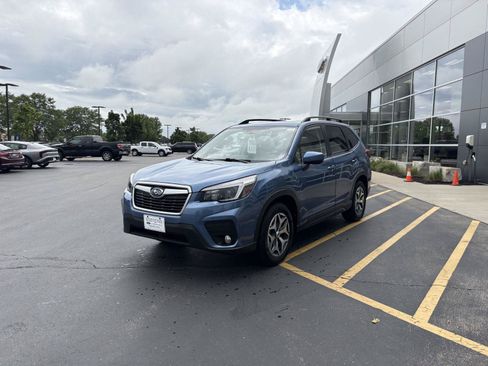 Used 2021 Subaru Forester Premium AWD/4WD image 3