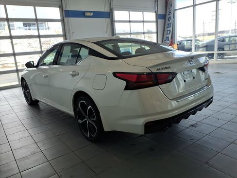 Used 2023 Nissan Altima 2.5 SR w/ SR Premium Package image 7