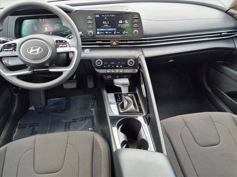 Certified 2025 Hyundai Elantra Hybrid FWD image 16