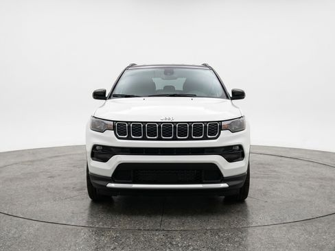 Used 2025 Jeep Compass Limited AWD/4WD image 2