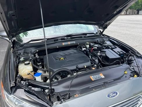 Used 2018 Ford Fusion SE FWD image 39