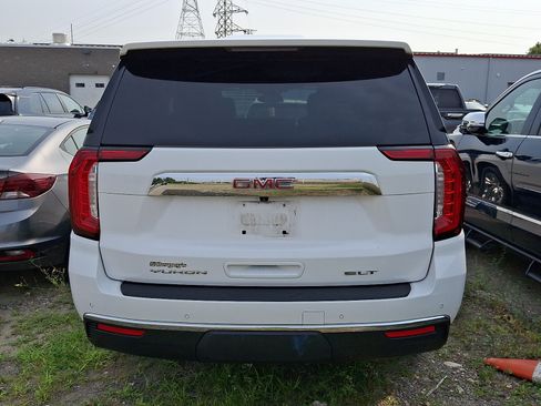 Used 2023 GMC Yukon SLT AWD/4WD image 4