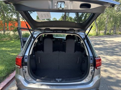 Used 2017 Mitsubishi Outlander SE AWD/4WD image 16