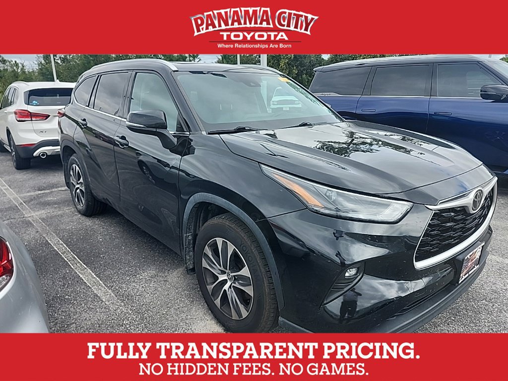 Used 2022 Toyota Highlander XLE AWD/4WD image 1