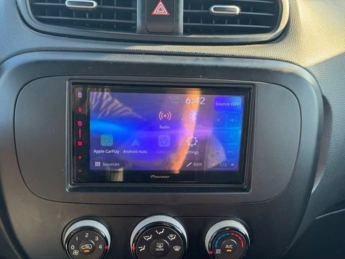 Used 2016 Kia Soul + FWD image 23