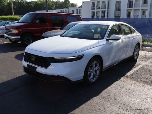 Used 2024 Honda Accord LX image 3