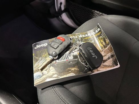 Used 2022 Jeep Wrangler Sport S image 40