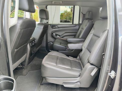 Used 2017 Chevrolet Suburban LT w/ Luxury Package image 15