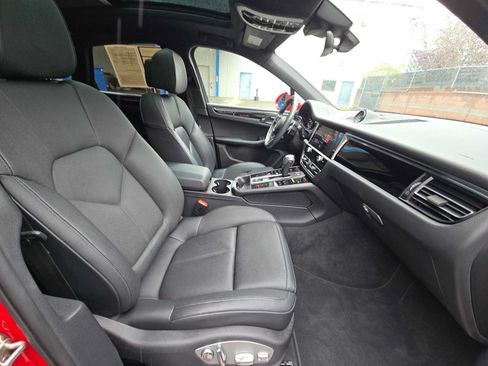 Used 2023 Porsche Macan S AWD/4WD image 11