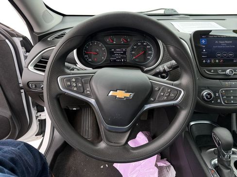 Used 2023 Chevrolet Malibu LT FWD image 13