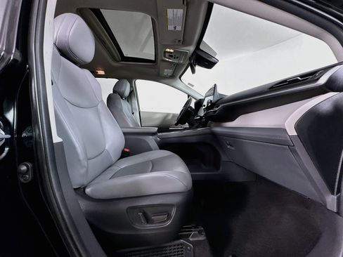 Certified 2024 Toyota Sienna XLE w/ XLE Plus Package AWD/4WD image 32