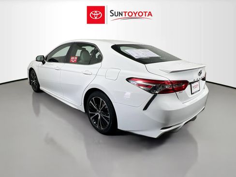 Used 2018 Toyota Camry SE FWD image 6